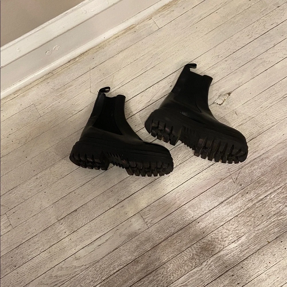 Zara chunky ankle booties some scuffs no rips or tears 
38. - Picture 8 of 13